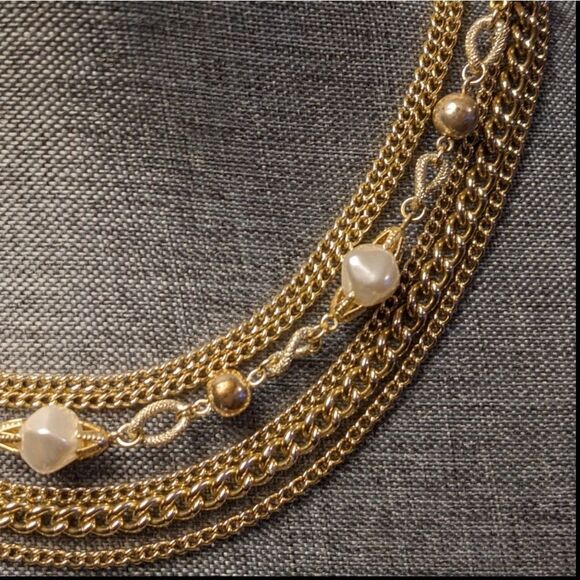 Vintage gorgeous layered goldtone links & pearl statement necklace - Picture 8 of 13